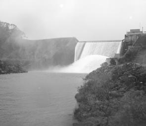 The spillway in all its glory. This dam feeds the Tully River – a great fishery in its own right.